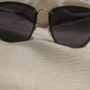 🚨SALE🚨 Gucci Men's Sunglasses gg0673s